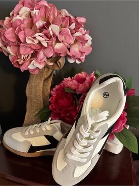 Women’s White and Black Retro Orthopedic Shoes/Sneakers